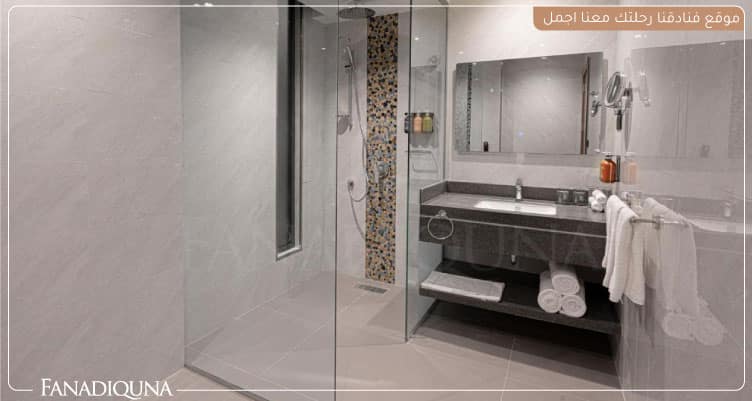 هوليداي ان الرياض بزنس ديستريكت 3 حمام الغرفة