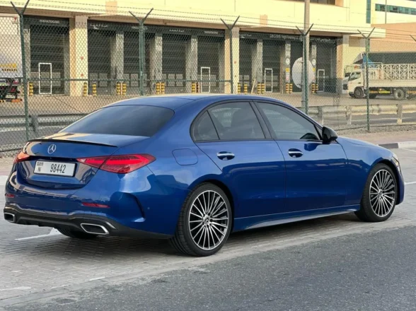 تاجير مرسيدس سي 300 في دبي